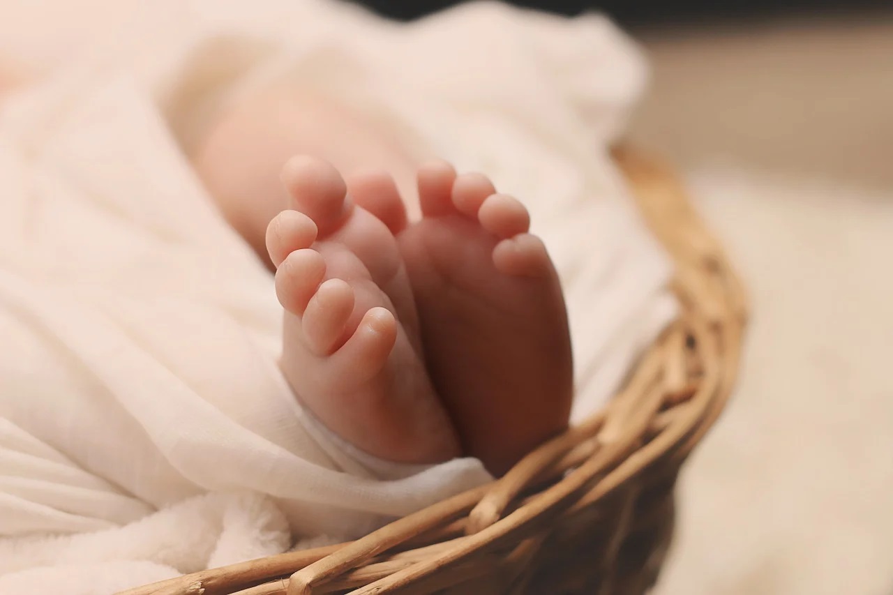Les cartes étapes un rituel tendre pour suivre bébé
